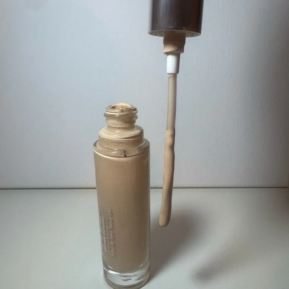 Becca Ultimate Coverage Foundation - Picture 2 of 5